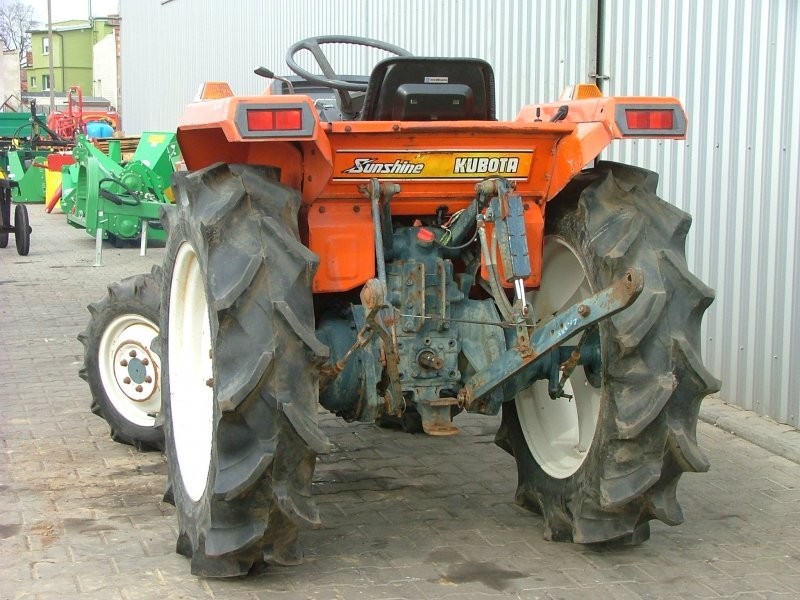Mini traktorek Kubota L1-225 — zdjęcie 1