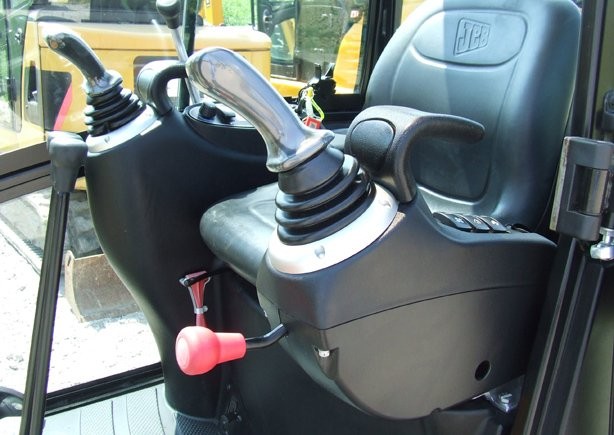 JCB 8016 rok 2011 + uż. przyczepka w cenie OKAZJA — zdjęcie 2