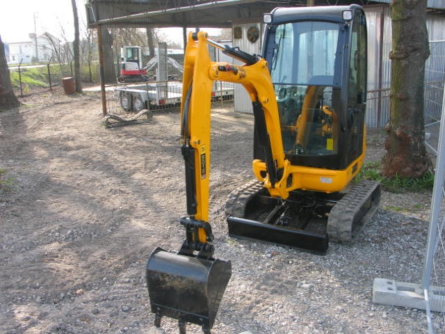 JCB 8018 z 2008, 2010 oraz 2011 roku - sprzedam — zdjęcie 3