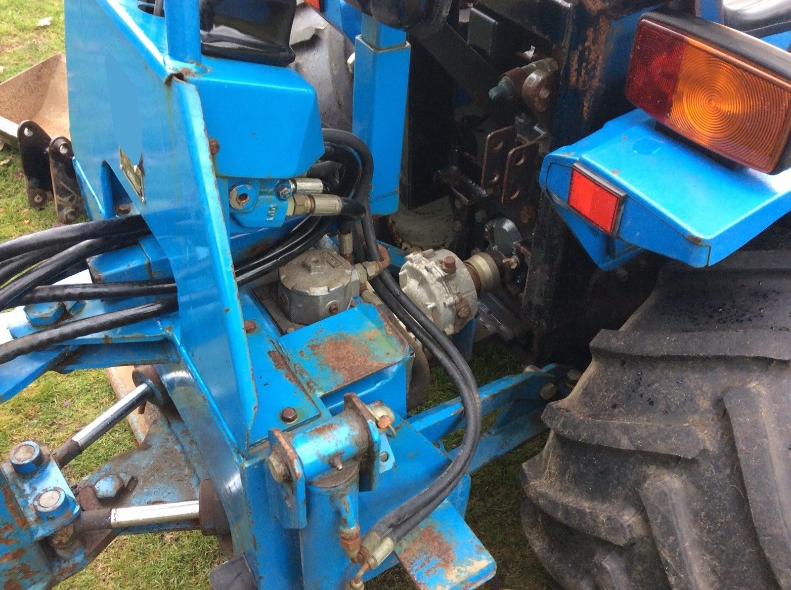 Ciągnik Mitsubishi HMDD180 M1T — zdjęcie 3
