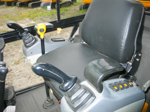 JCB 8017 z 2003 roku - koparkikrakow.pl — zdjęcie 8
