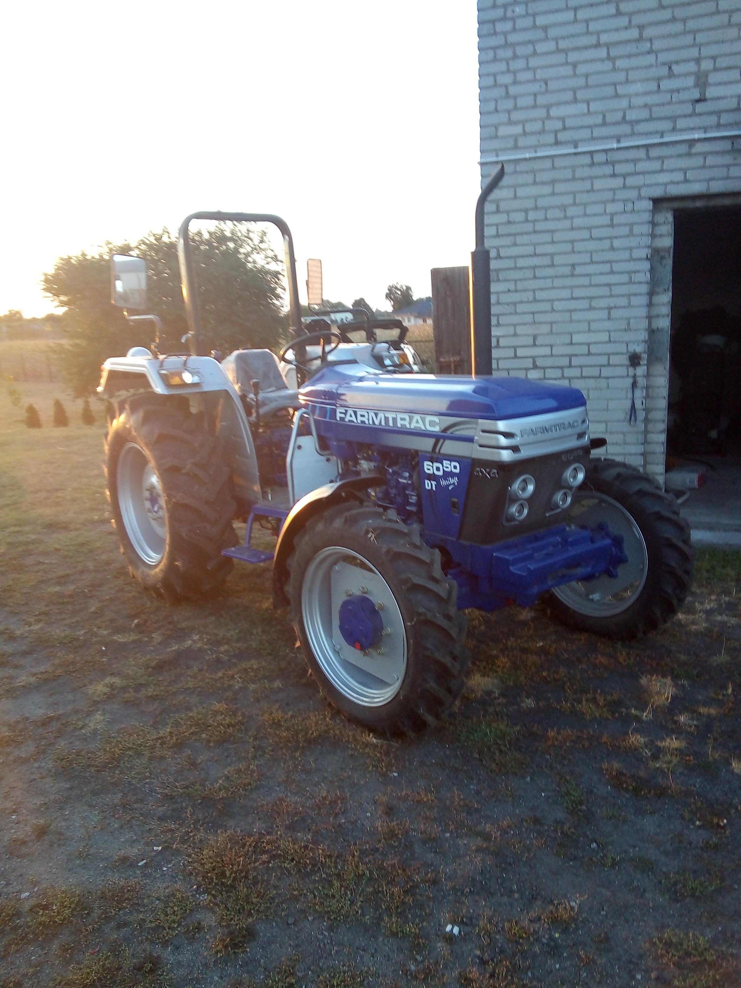 Ciągnik Farmtrac 6050 DT jak nowy!!! 