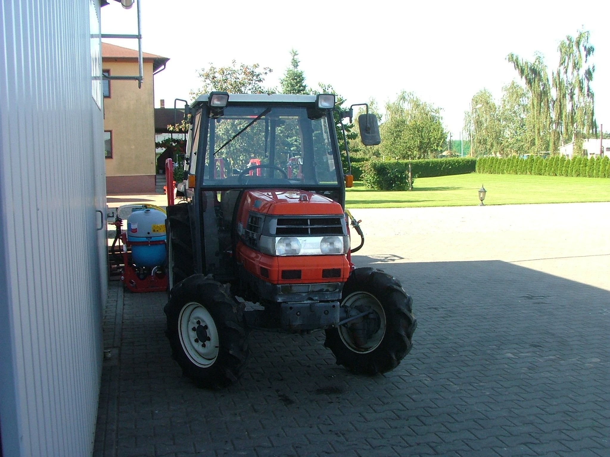 Mini traktorek Kubota Gl-29 z kabiną — zdjęcie 4