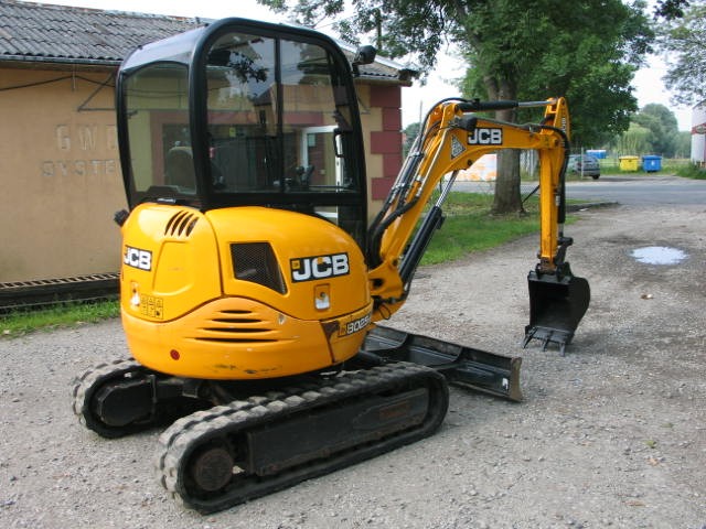 Sprzedam koparkę gąsienicową JCB 8025 zts z 2010r. — zdjęcie 4
