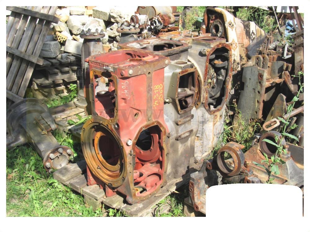 Obudowa tylnego mostu używana MF Massey Ferguson 3115 — zdjęcie 3