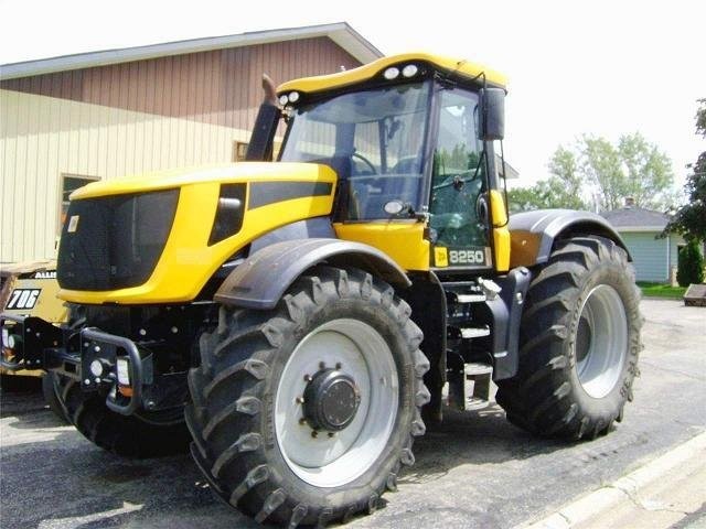 Traktor JCB Fastrac 8250 — zdjęcie 2