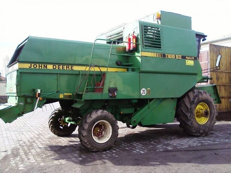 kombajn zbożowy John Deere 1188 — zdjęcie 1