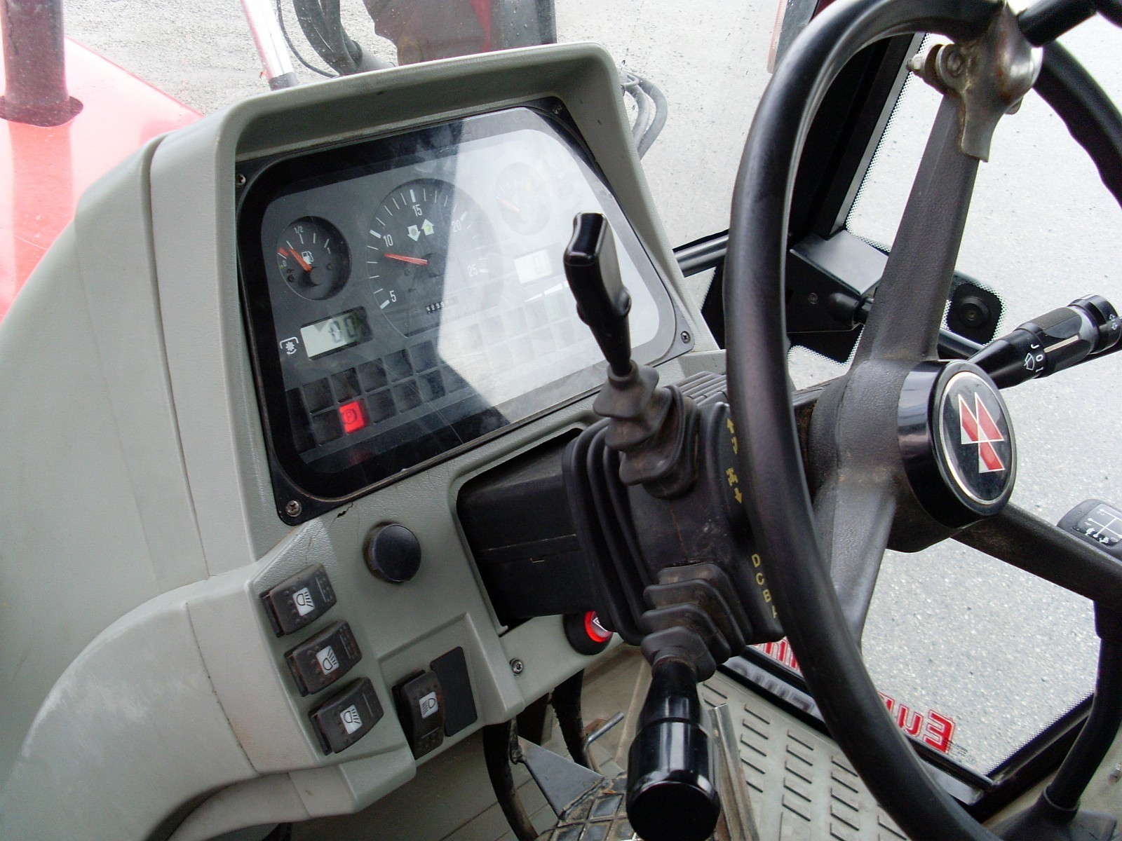 Ciągnik Massey Ferguson 615 - 350 Professional — zdjęcie 5