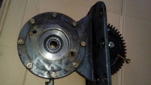 Przystawka napędu pomp hydraulicznych New Holland 8670,8770,8970 Ford — zdjęcie 3