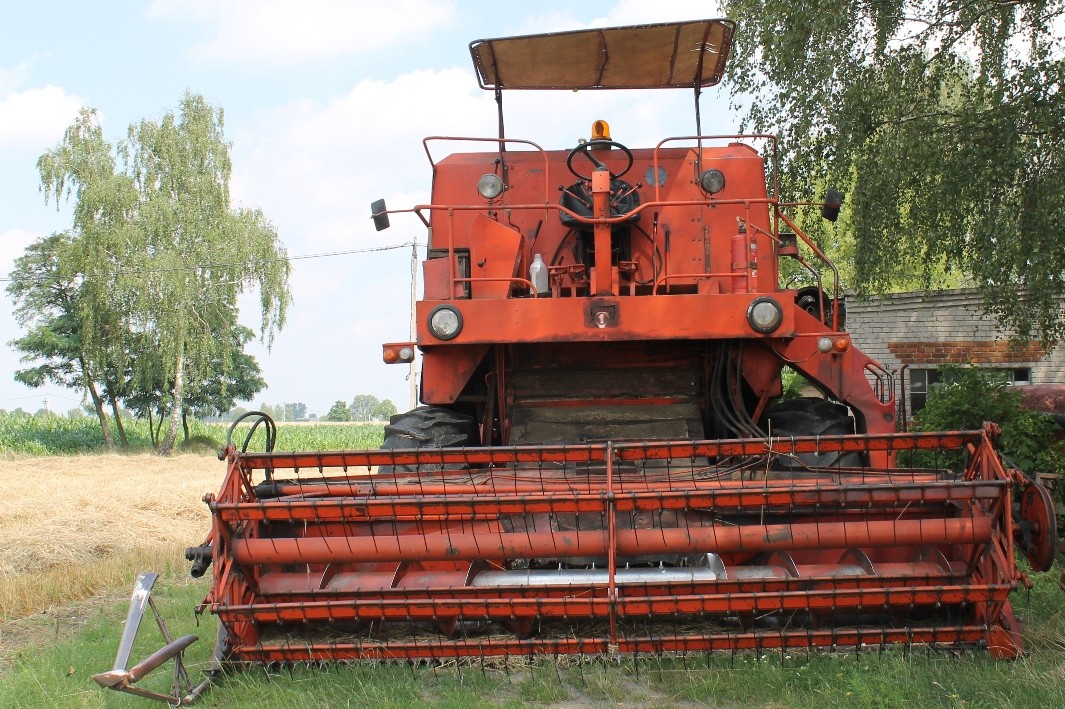 Sprzedam kombajn zbożowy Bizon — zdjęcie 3
