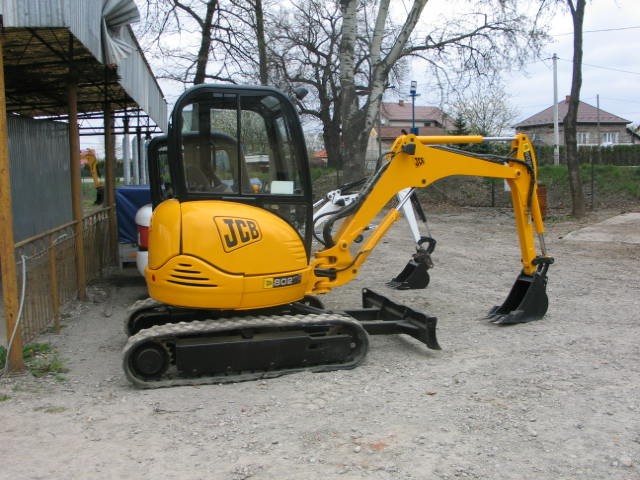 JCB 8027 ZTS - 2002 rok — zdjęcie 1