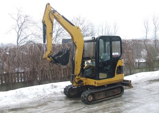 CAT 302.5 C z roku 2006 MINI KOPARKA