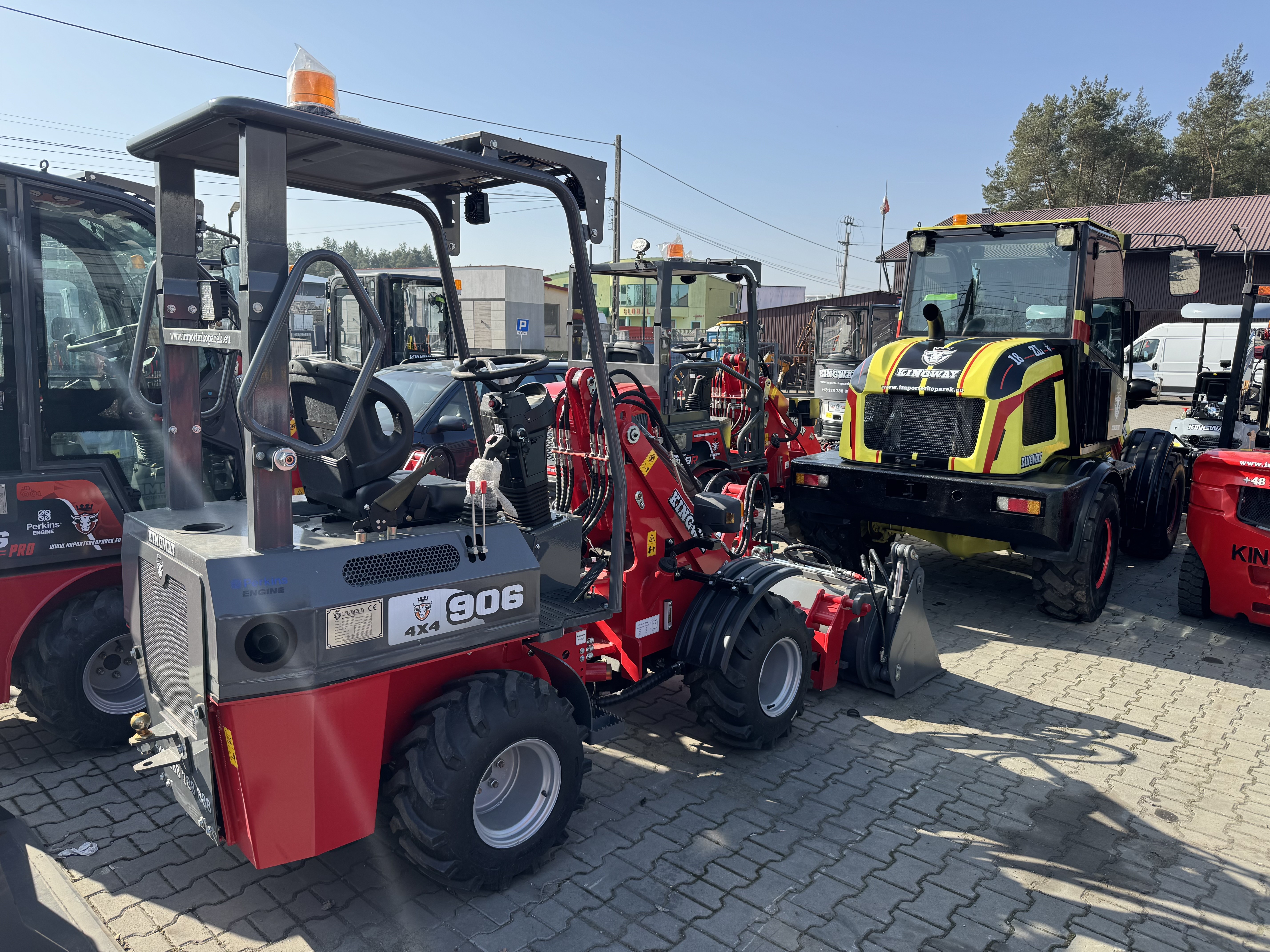 Ładowarka przegubowa KINGWAY 906  udźwig 700 kg silnik Perkins — zdjęcie 6