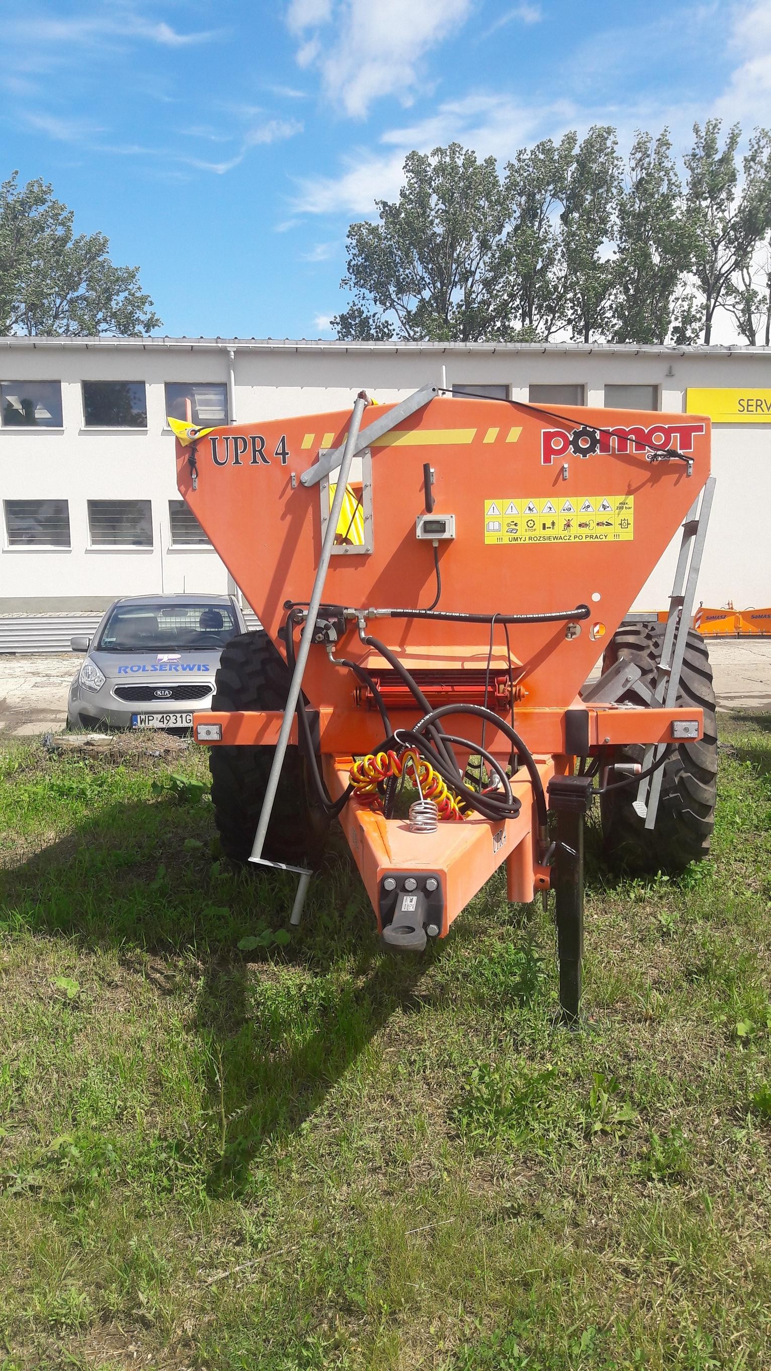 Posypywarka do piasku i soli POMOT UPR 4 — zdjęcie 4