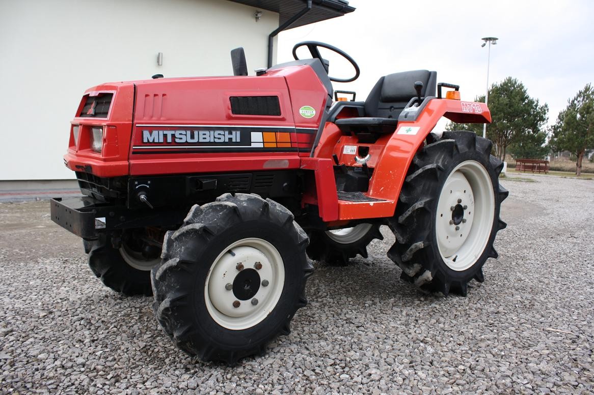 Mitsubishi MT18D 4x4 ciągnik na plantacje borówki, malin, winnicę — zdjęcie 7