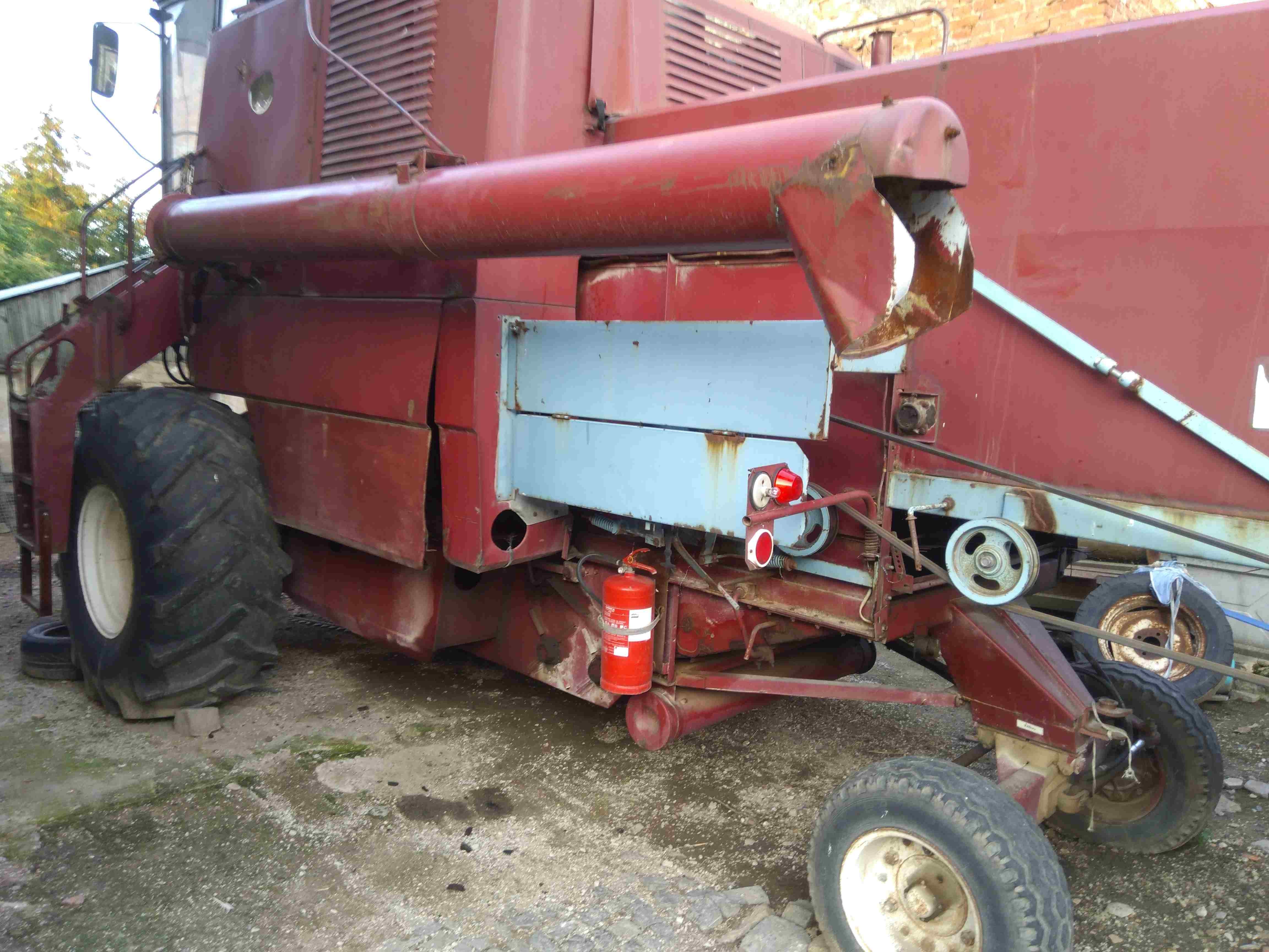 Kombajn zbożowy Bizon Z056
