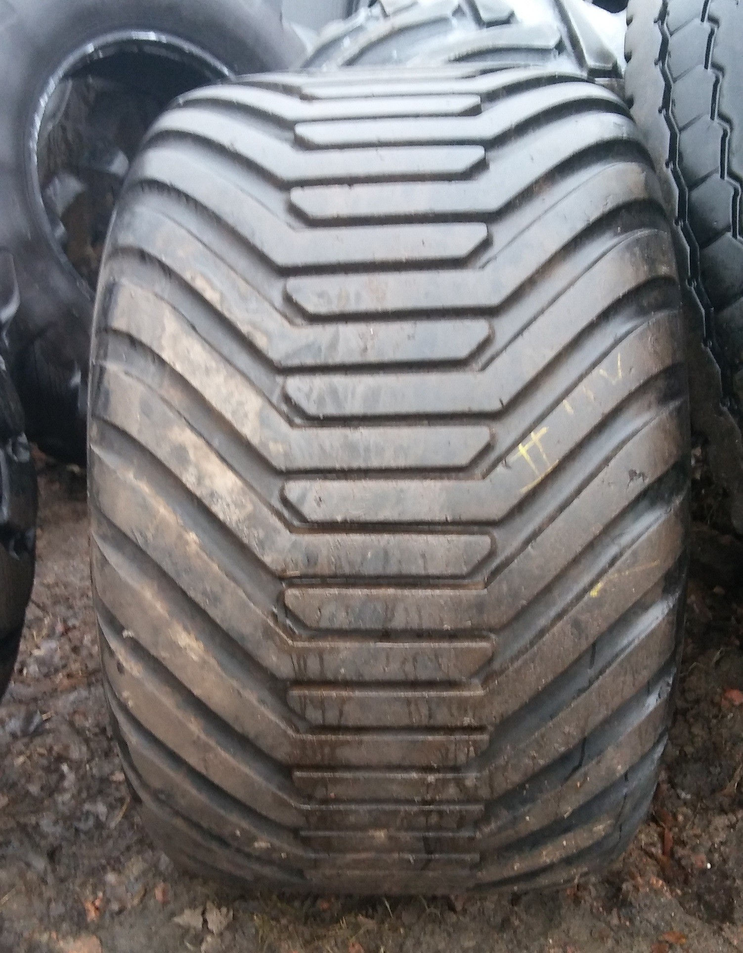 (G1227) Opona  700/50-26.5 BKT  Flotation 647 — zdjęcie 2