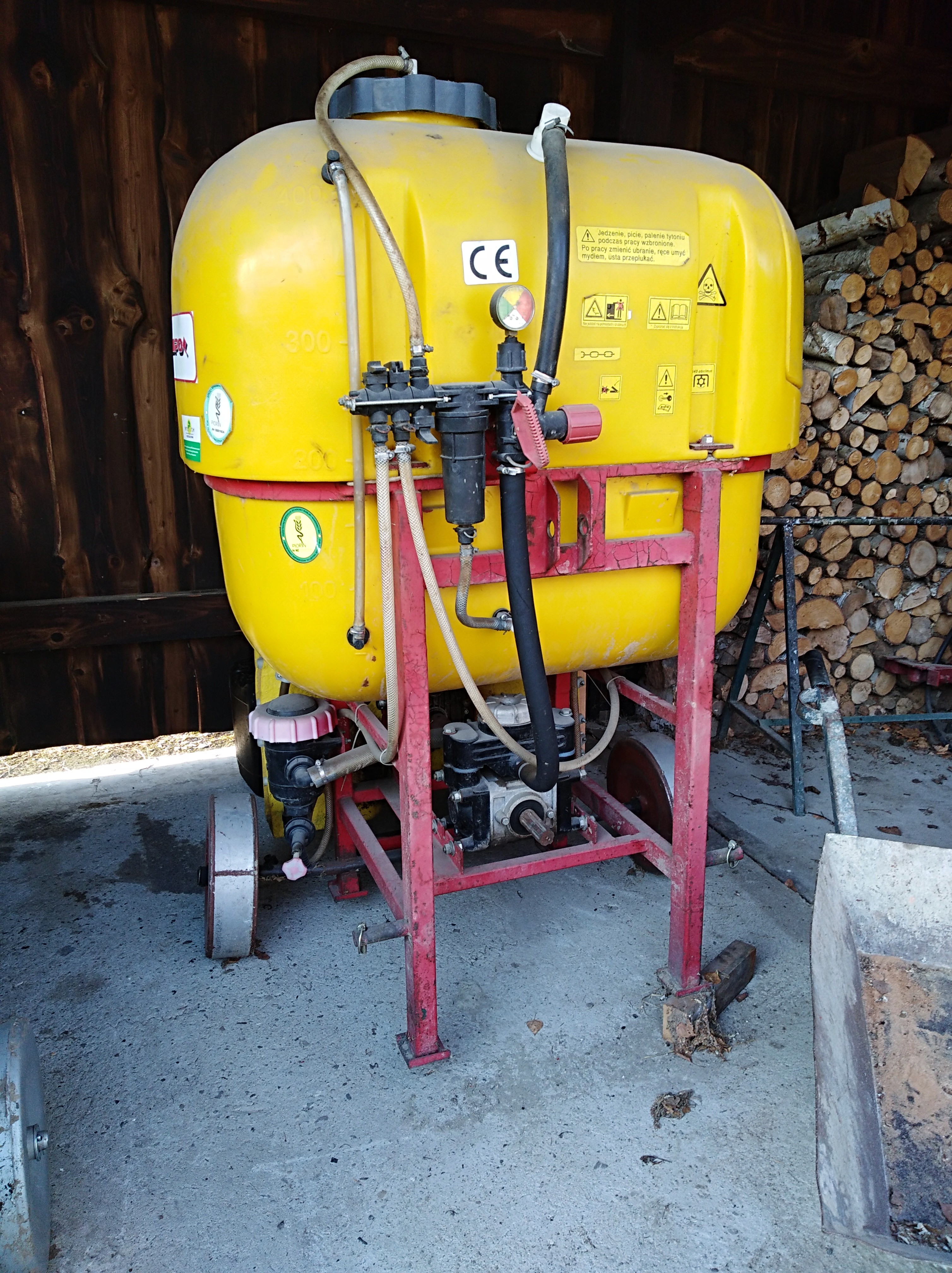 Opryskiwacz sadowniczy 400 l — zdjęcie 1