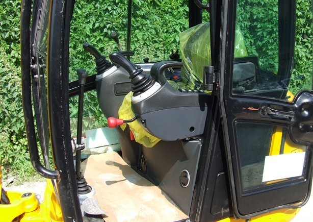 JCB 8018- www.denison.com.pl — zdjęcie 4