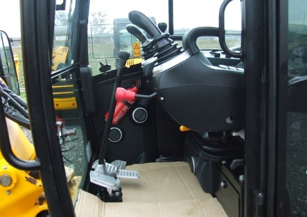 JCB 8065 ZTS, rok 2011 Minikoparka — zdjęcie 4