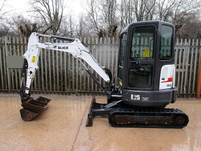 Koparka Bobcat E2.5.5 w doskonałym stanie — zdjęcie 1
