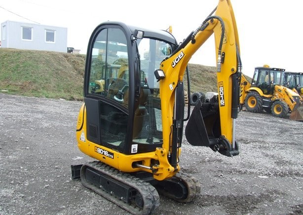 JCB 8045 ZTS z roku 2006 — zdjęcie 3