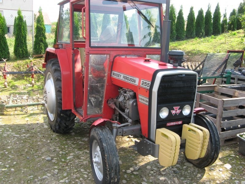 Ciągnik MF 255 — zdjęcie 1