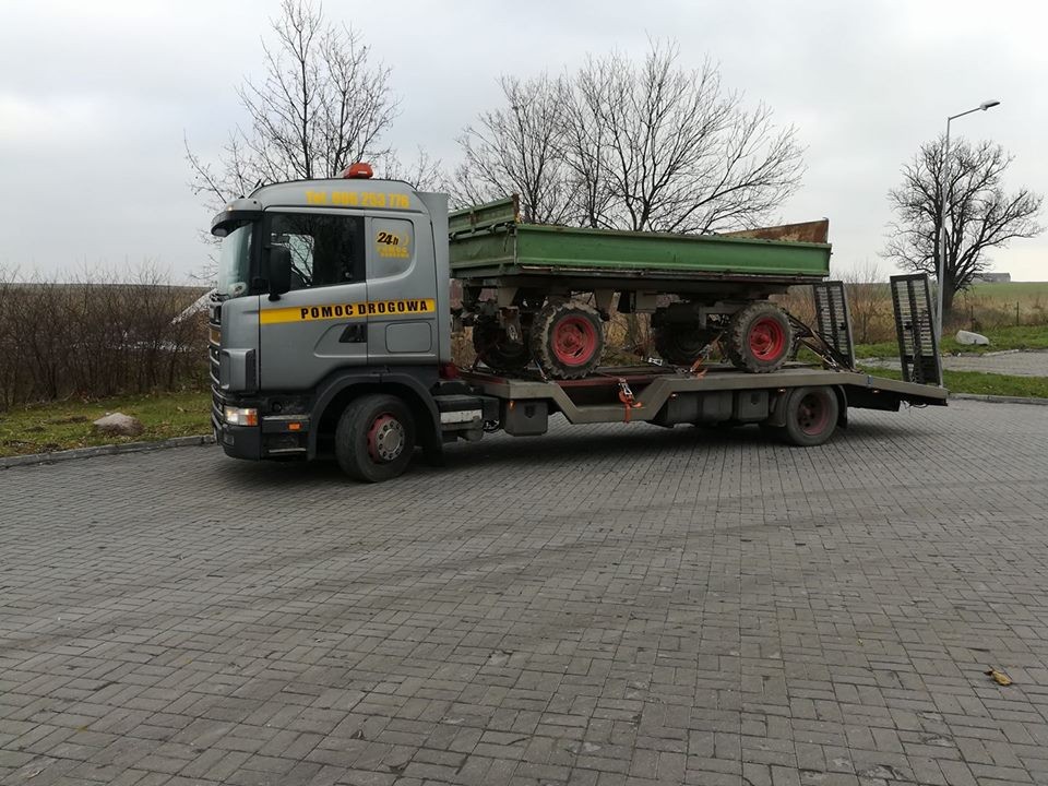 Ciągnik ursus c360 . Transport maszyn rolniczych każdy stan . Autohol — zdjęcie 3