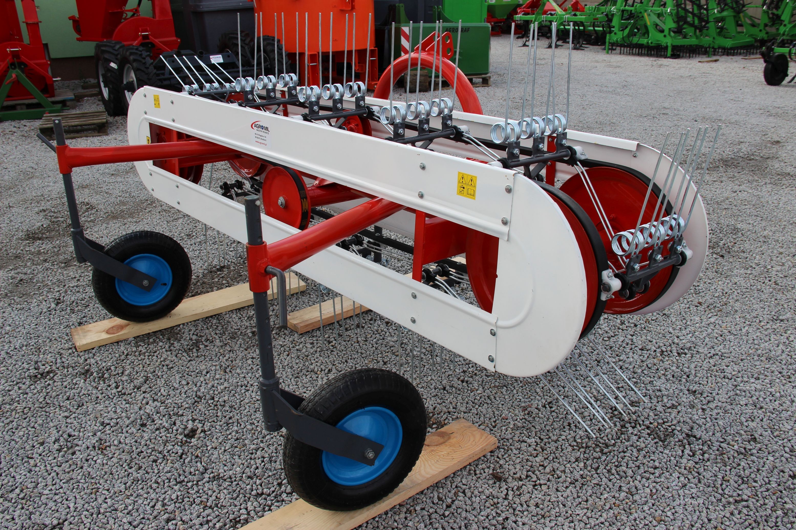Przetrząsacz pasowy pająk pasówka hydraulicznie skladany — zdjęcie 4