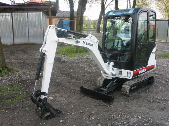 Bobcat E14 z 2010 roku - super stan — zdjęcie 5