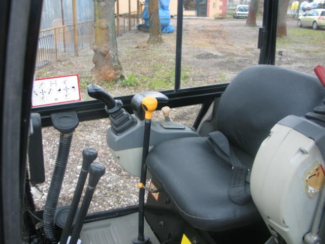 JCB 8015 z 2005 roku — zdjęcie 7