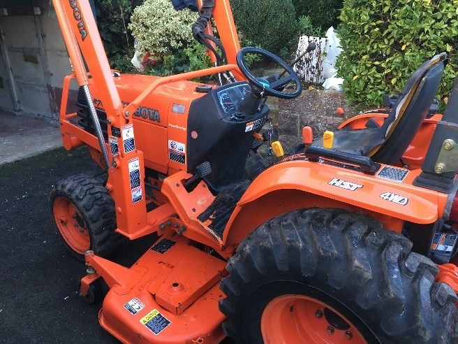 Ciągnik Kubota B7-800 + Akcesoria — zdjęcie 4