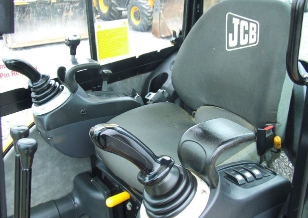 JCB 8025 ZTS z roku 2008... — zdjęcie 5