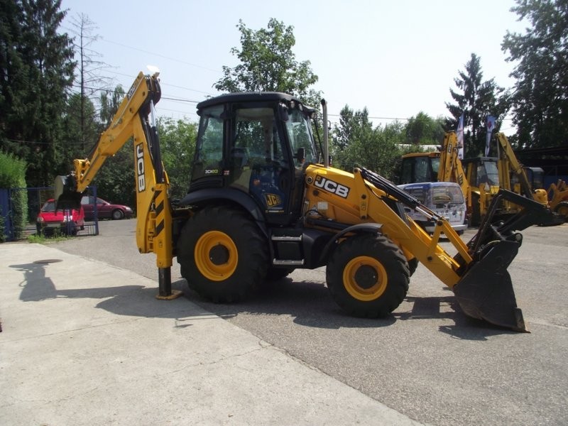 JCB 3CX ECO CONTRACTOR z 2011r. 560 mtg — zdjęcie 1