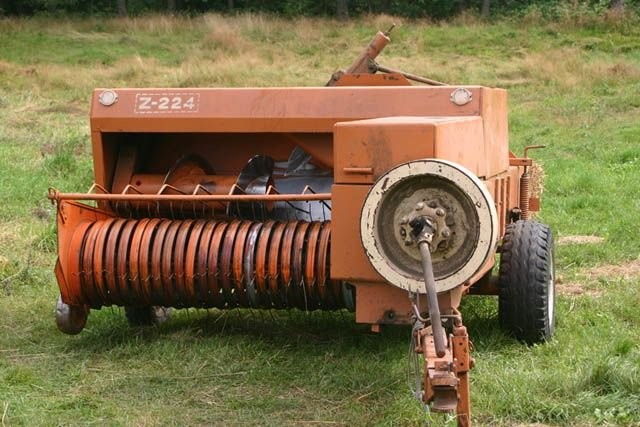 PRASA KOSTKUJĄCA DO SŁOMY Z-224