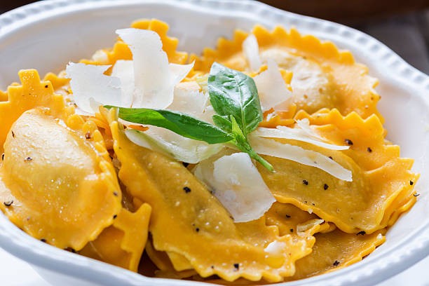 Makarony włoskie: Ravioli, Tortellini, Gnocchi, Tagliatelle, Penne. — zdjęcie 1