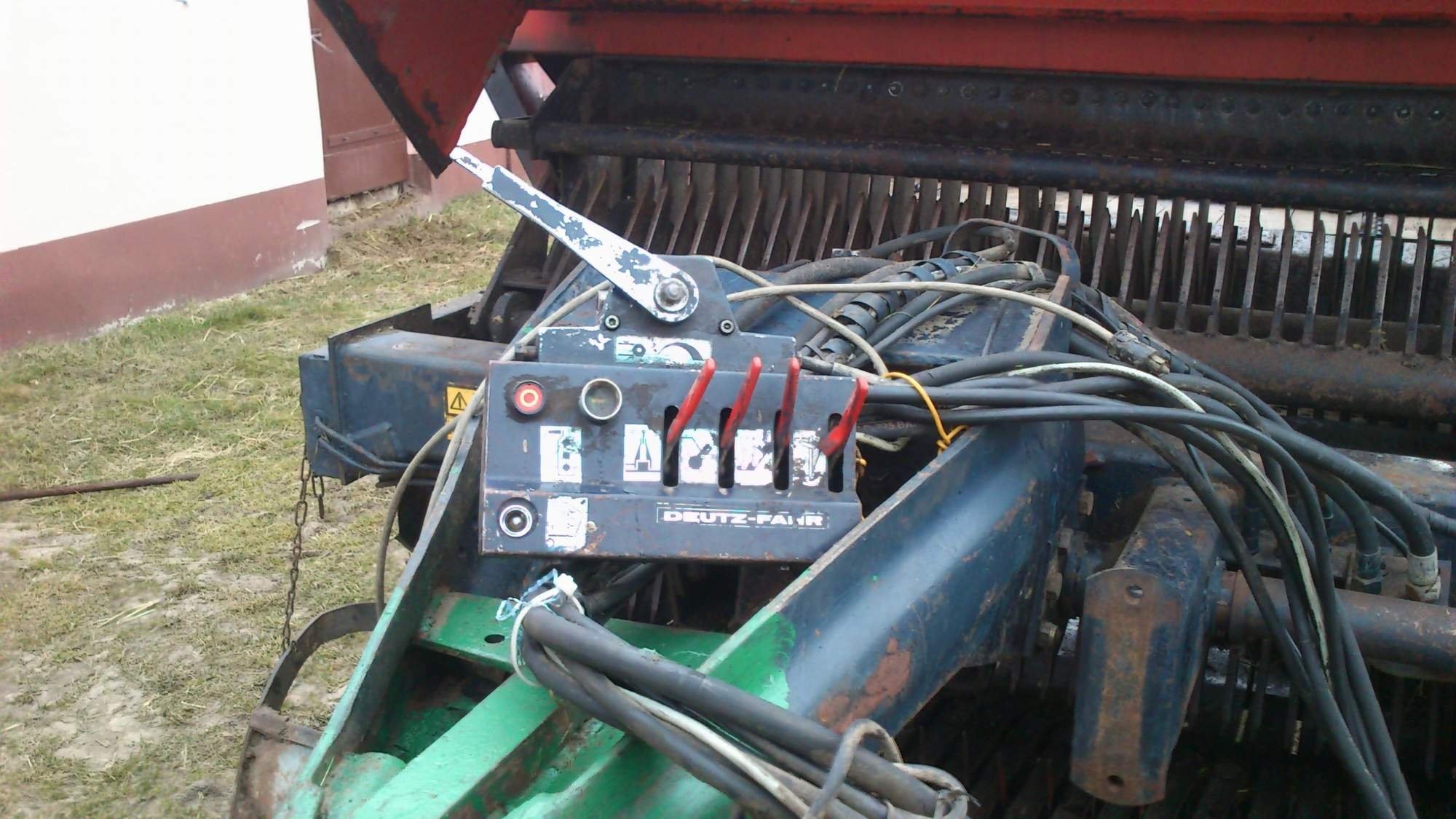 Przyczepa samozbierająca Deutz Fahr F 570 — zdjęcie 2