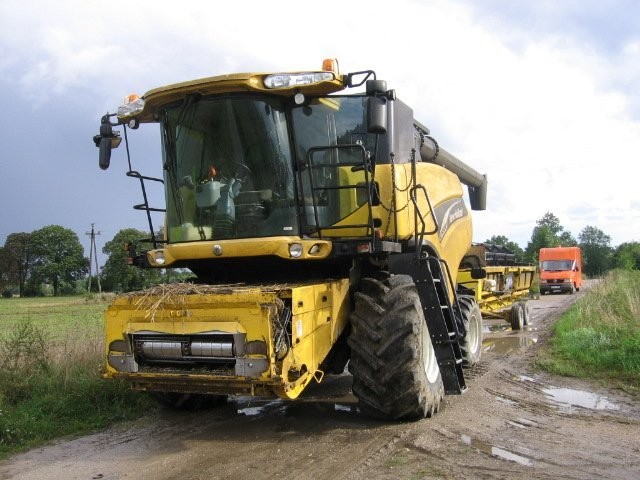 usługi agrotechniczne   żniwa 2013 — zdjęcie 1
