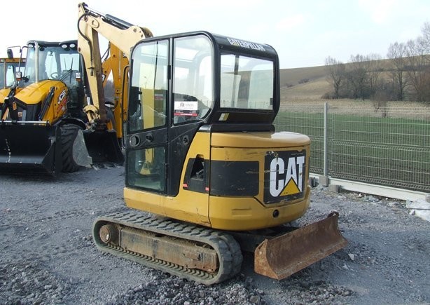 Mini koparka - CAT 302.5 C z roku 2006 — zdjęcie 2