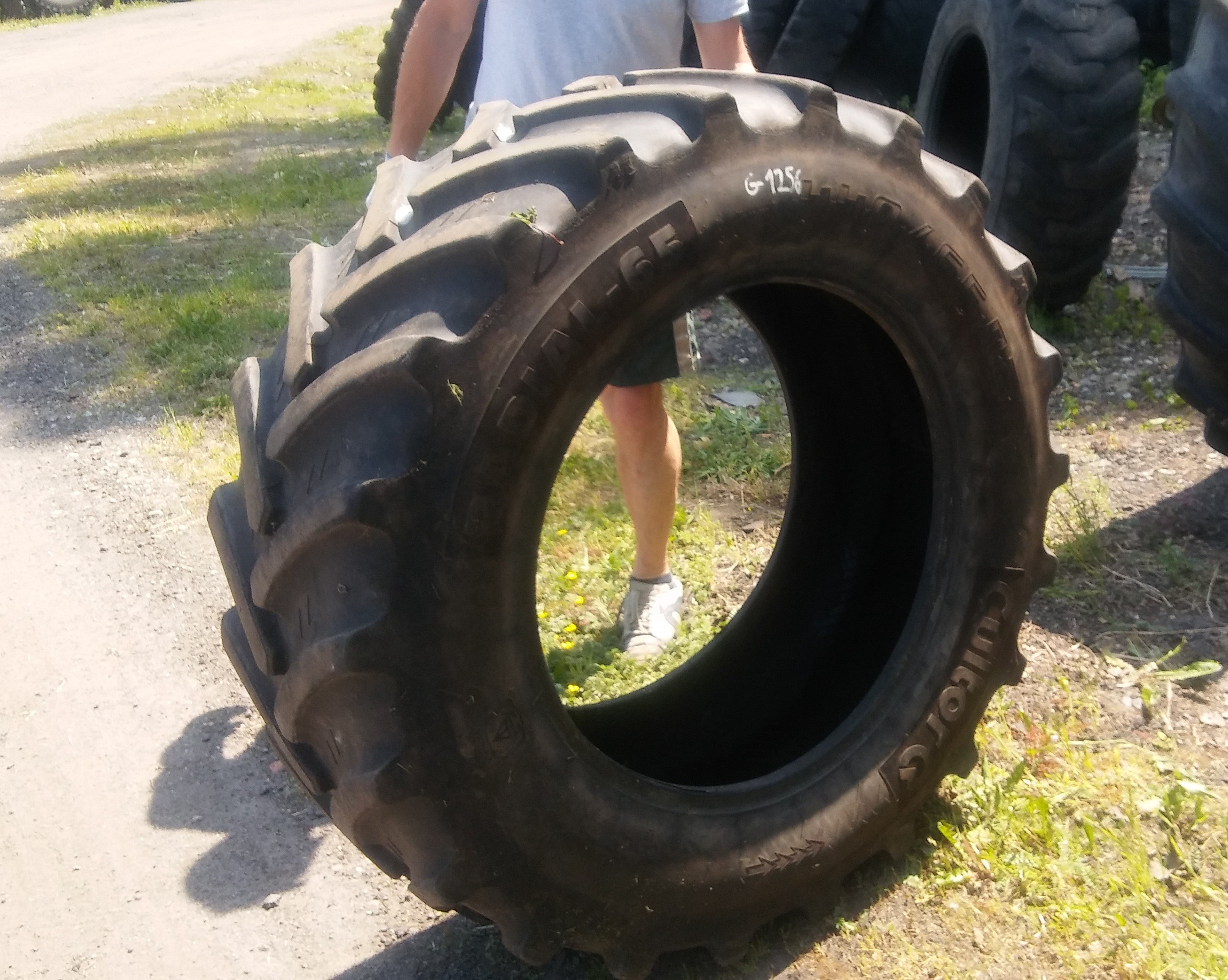(G1256) Opona 440/65 R28  — zdjęcie 2