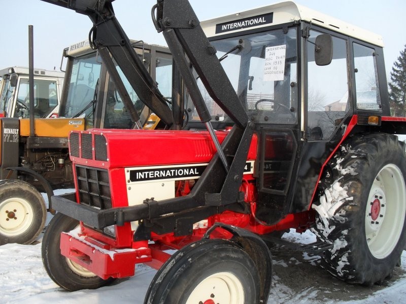 CASE International 744 — zdjęcie 1