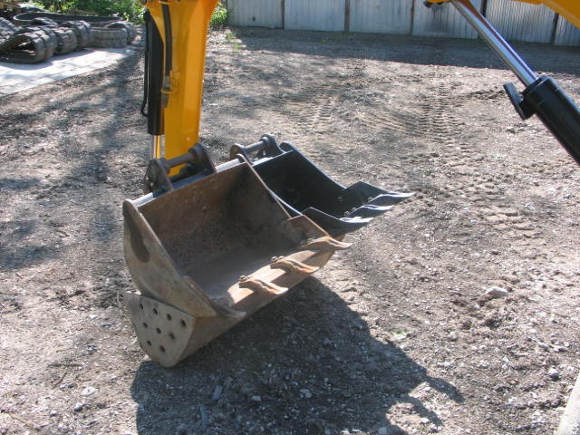 JCB 8025zts z 2010 roku - dwie sztuki do wyboru — zdjęcie 6