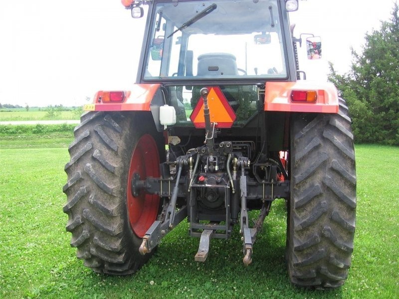 2005 Kubota M125X Ciagniki — zdjęcie 3