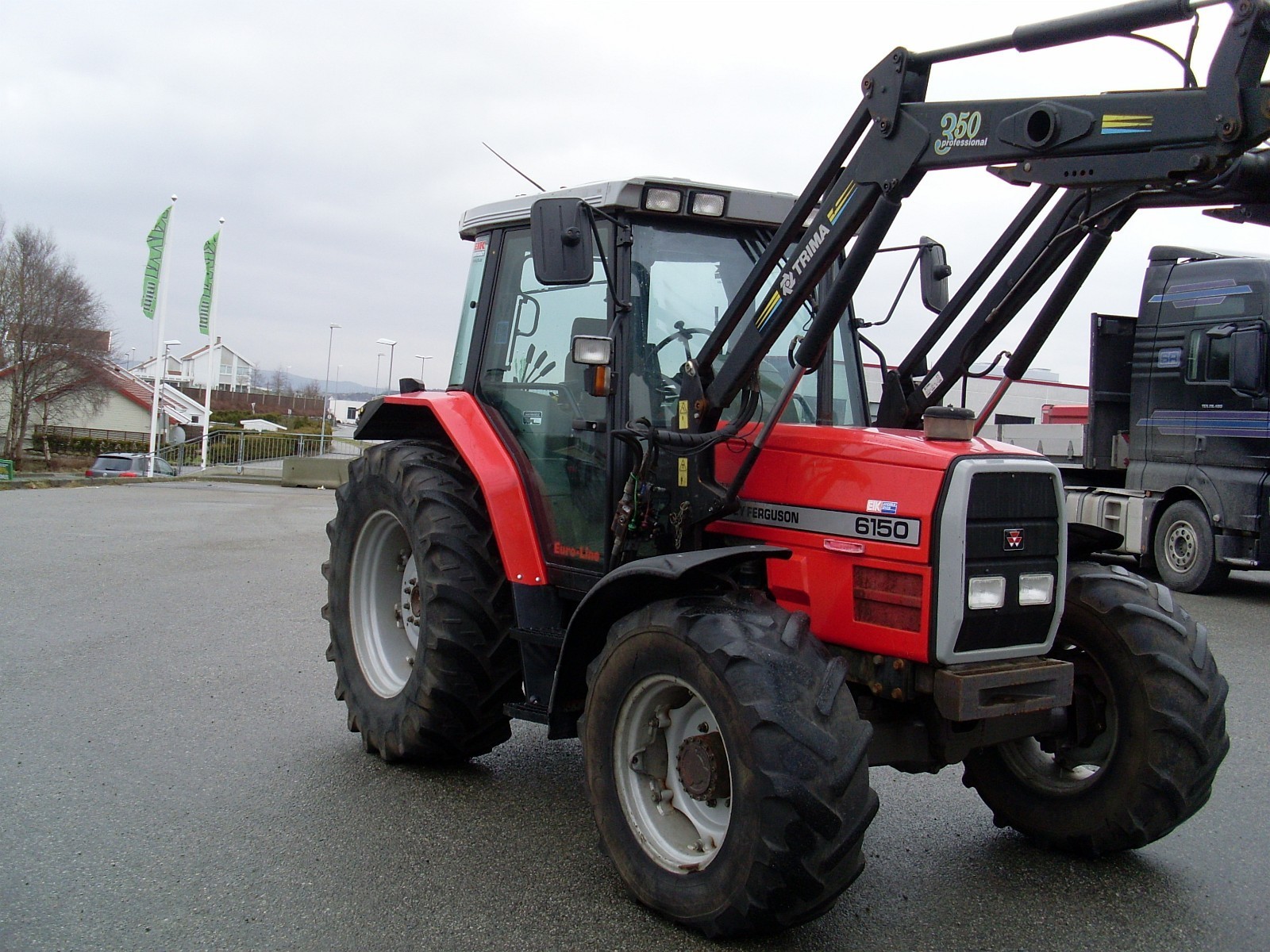 Ciągnik Massey Ferguson 615 - 350 Professional — zdjęcie 2