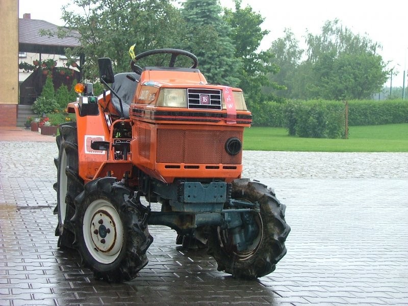 Mini Traktorek Kubota B1-15 Bultra15KM 4x4 — zdjęcie 3