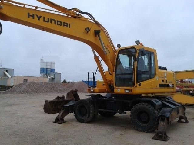 2005 Hitachi R200W-7 — zdjęcie 1