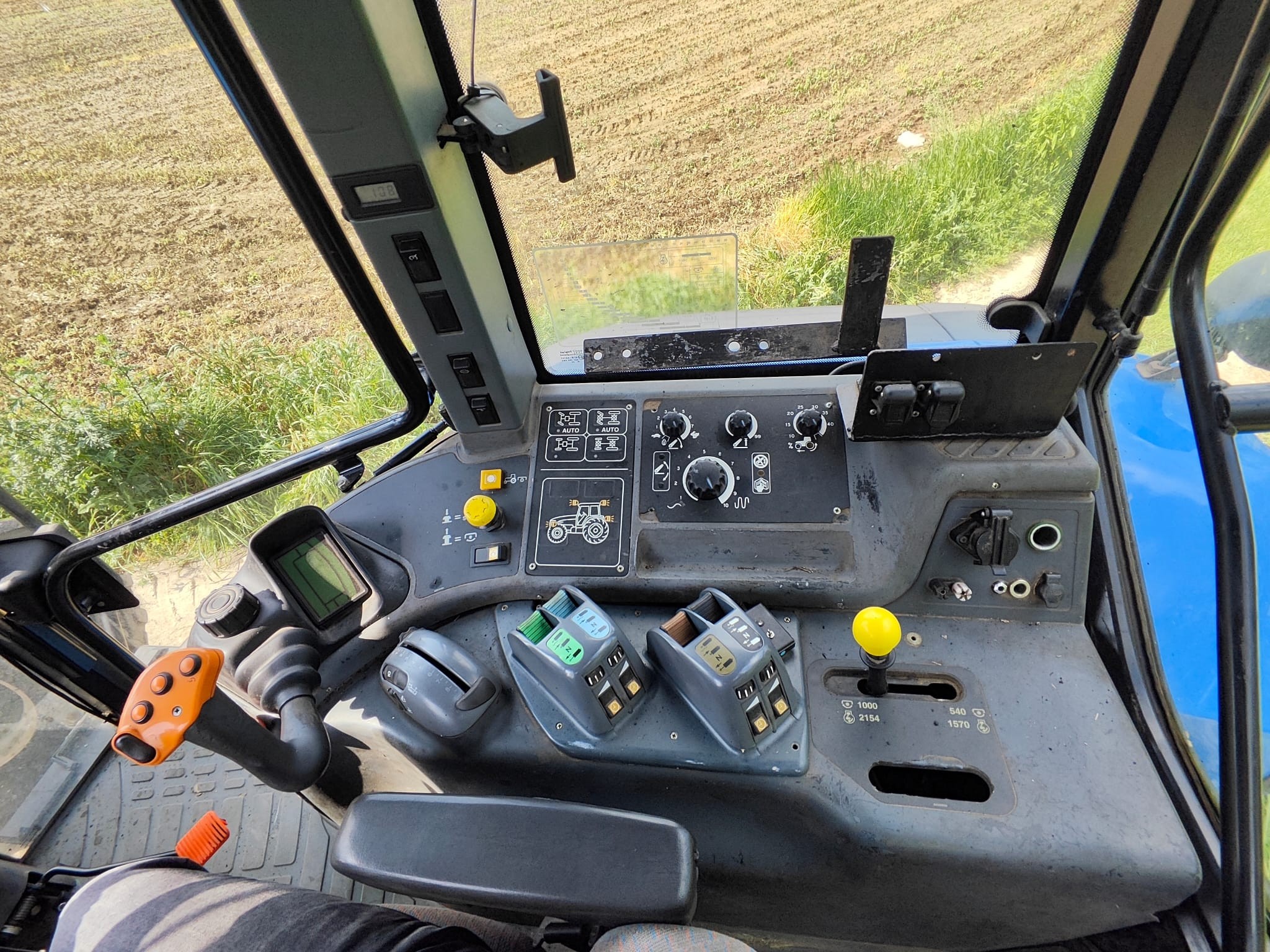 New Holland TM — zdjęcie 6