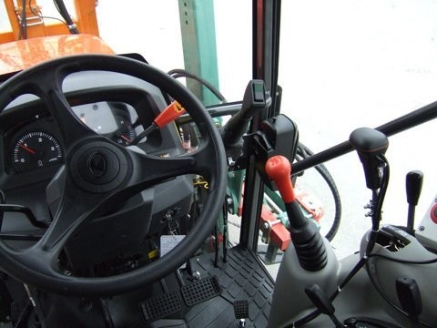 Kubota M7040 Narrow — zdjęcie 3