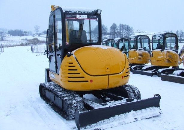 JCB 8060 - 2006 r. — zdjęcie 3