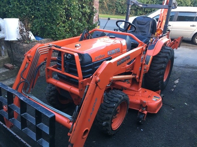 Ciągnik Kubota B7-800 + Akcesoria — zdjęcie 1